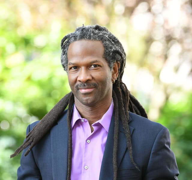 Un retrato del experto en drogas Carl Hart